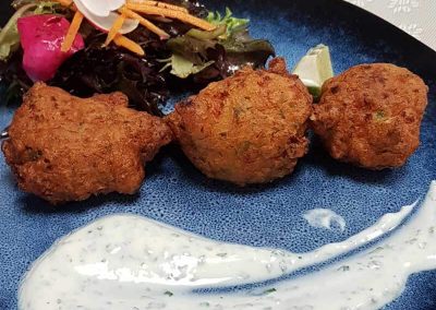 Acras d 'écrevisses sauce aux herbes